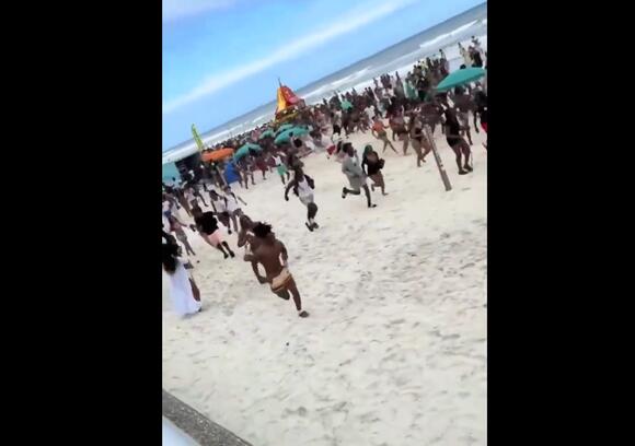 Watch: Gunfire Sparks Panic As Spring Break Crowds Flee Florida Beach ...