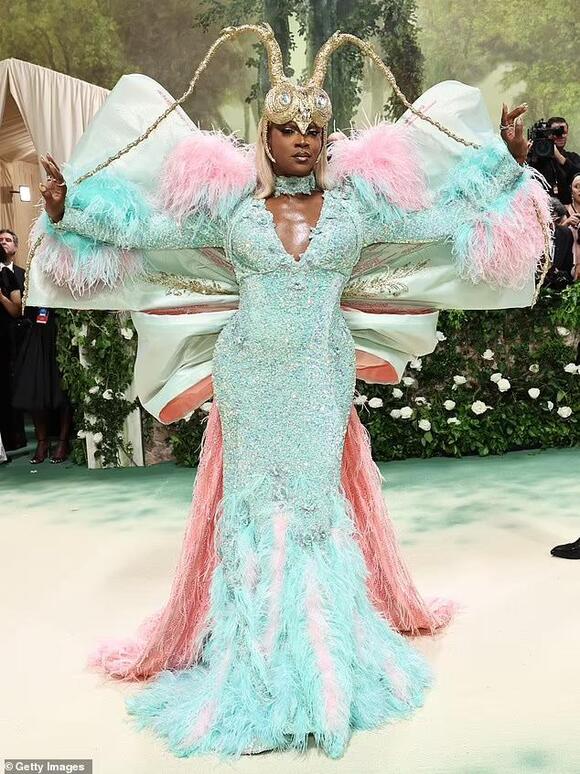 Relive the worst Met Gala looks of all time, from horse head dress to  someone who dressed like a BUG - NewsBreak