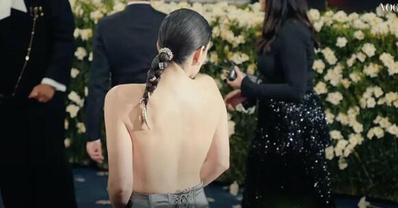 lorde's backless dress Lorde's Stunning Backless Look at Met Gala 2025