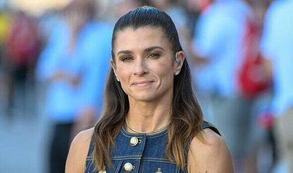 Danica Patrick makes feelings clear on 'No Kings' by using Kaitlin ...