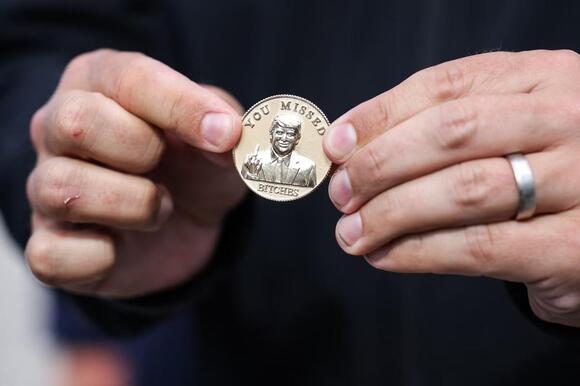 DeSantis gifts Trump a custom gold coin depicting him flipping the bird