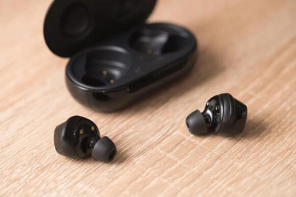 The Earbud Case Button Most People Have Never Pressed - NewsBreak