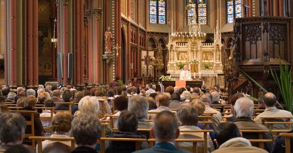 Vegas churchgoers report 'miracle' during mass as face emerges on ...