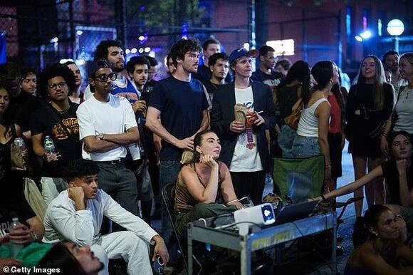 Knicks fans overtake Spurs arena and swarm New York streets to