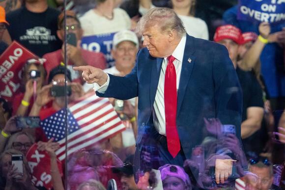 ' I love this place. ' Trump pumps up Iowans to boost Hinson, Lahn