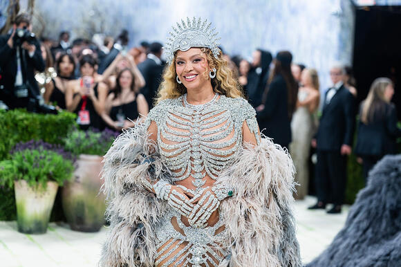 Beyoncé Shut Down the Met Gala in Priceless Head-to-Toe Diamonds—Julius ...