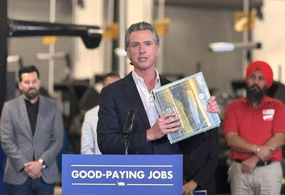 Gavin Newsom Crowns Himself “King” in Savage Viral Post Mocking Trump’s ...