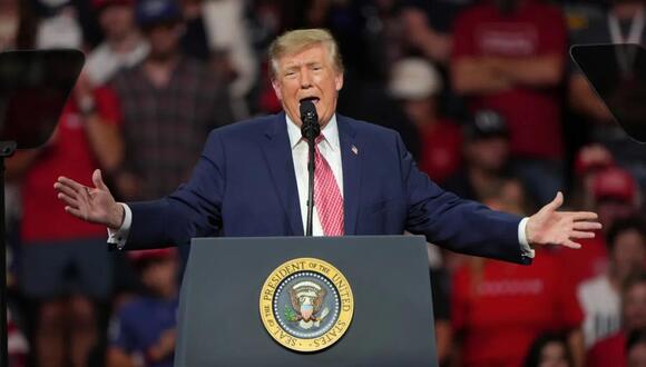 Trump warns Kansas voters by using France riots as example