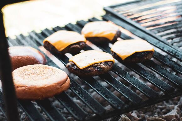 Why Your Homemade Burgers Don’t Taste Like Restaurant Burgers: 7 ...