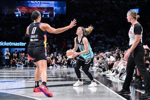 “Getting an MRI”: Liberty HC Shares Injury Update After Sabrina Ionescu ...