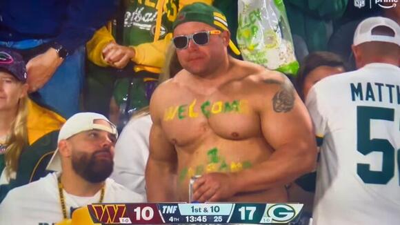 Wisconsin Final Boss”: Shirtless Packers Fans Was Going Viral After Cameras Caught Him Doing Something Illegal In The Stands During TNF [VIDEO] - NewsBreak