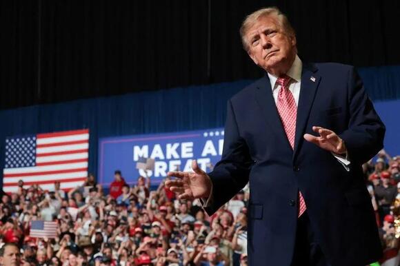 Trump warns Kansans that US will ‘burn’ like France if Democrats win