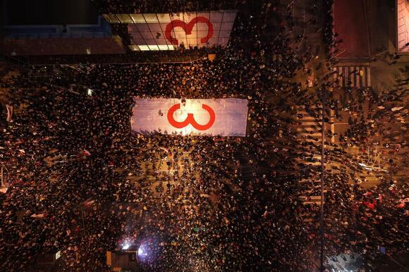 Huge crowds gather at final pre-election rally of Serbia's students