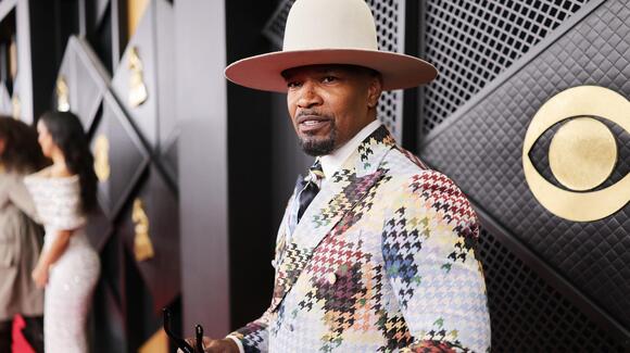 Jamie Foxx Performs ‘Gold Digger' After DJ Khaled Pulls Him From Crowd ...