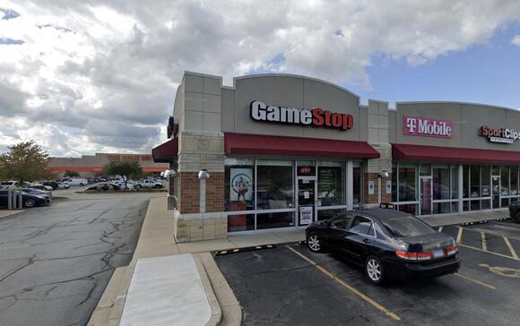 GameStop Shuts Down 10 Illinois Locations Without Warning - NewsBreak