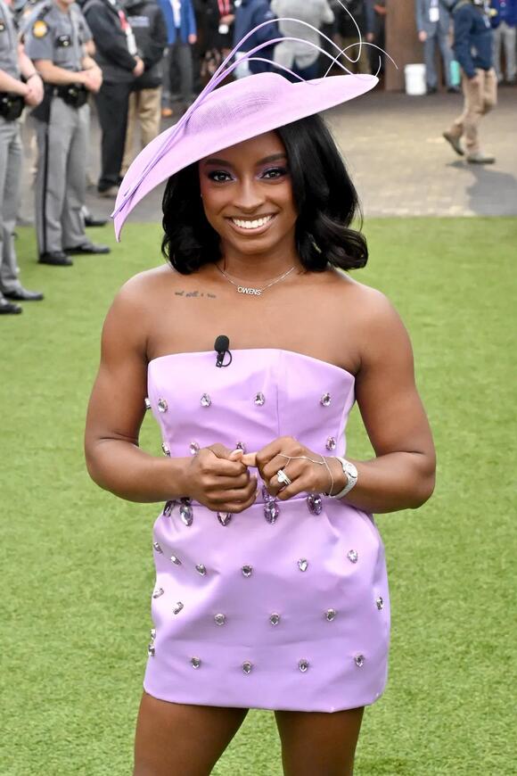 simone biles pink dress Simone Biles Looks Like a Disney Princess at the MTV VMAs 2021