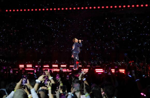 Who is Grace Springer? Coldplay fan behind viral kiss cam video reveals ...