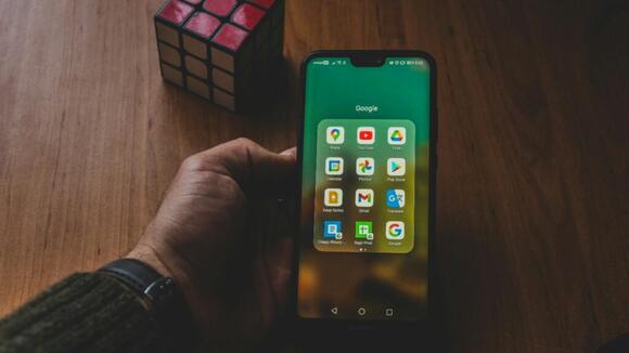 Android AI photo apps on Google Play exposed millions of user images ...
