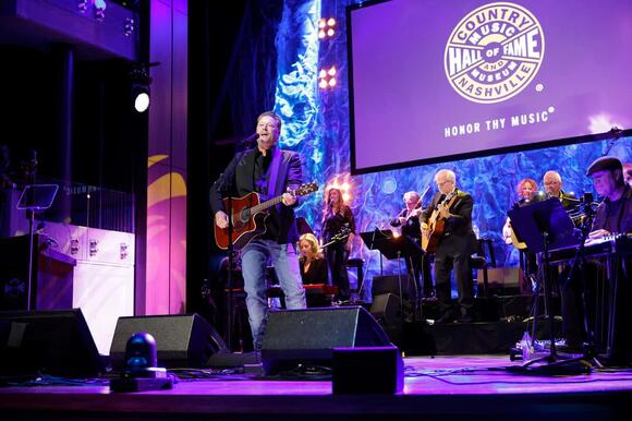 Blake Shelton Delivers Laughs With Funny Paul Overstreet Story During ...