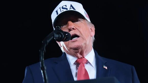 Donald Trump Calls Somalia a ‘S *** house’ While Attacking Ilhan Omar