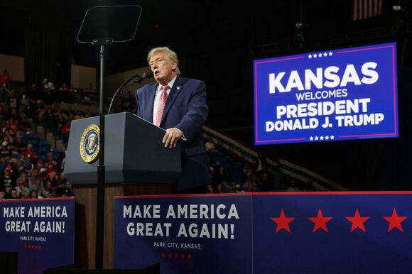 In Kansas, Trump announces another farm bailout for high diesel prices