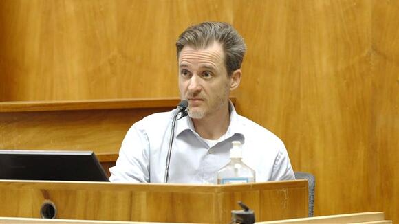 Prosecutors grill Hawaii doctor accused of trying to kill wife on ...