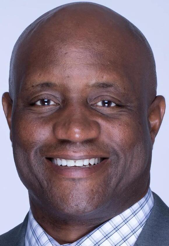 Sergeant First Class (R) Byron Bradford Earns NAR Short Sales and