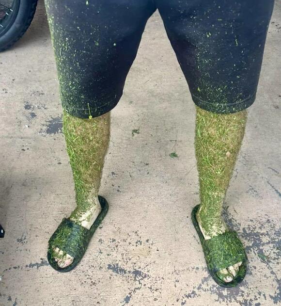 "She Just Wanted To Hang A Picture..." 30 Photos Of People Trying To