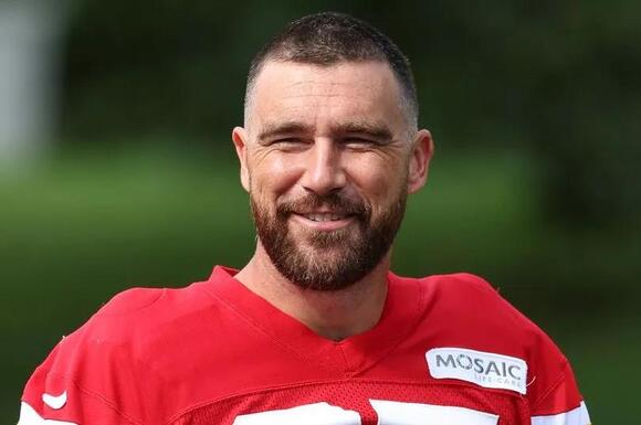Travis Kelce had valid reason to deny young Chiefs fan's autograph request  - NewsBreak