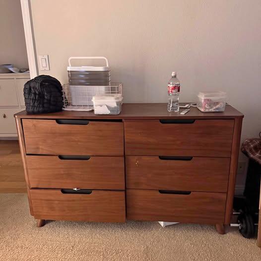 🎁 Freebies Up for Grabs in Playa Del Rey — Furniture & More - NewsBreak