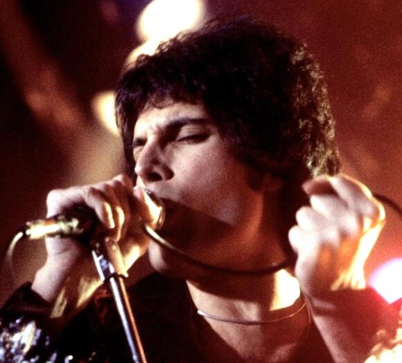 20 Defining Live Performances of Iconic Songs - NewsBreak