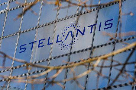Exclusive-Stellantis shelves Level 3 driver-assistance program as it ...