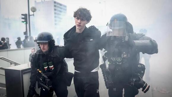Police made 1,314 arrests in France's protests: government