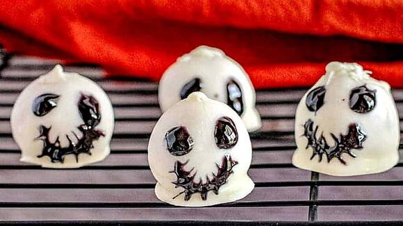 21 Hearty Halloween Party Bites That Keep Grown-Ups Full Through a Long ...