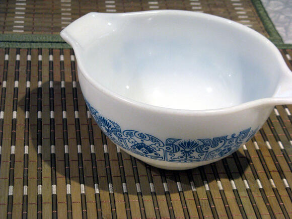 5 Rare Vintage Pyrex Patterns That Are Worth Thousands If You Still ...