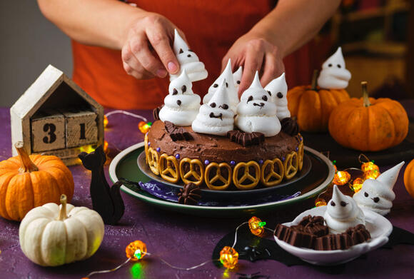 10 Halloween Treats You Can Make at Home That Look Straight Out of a ...