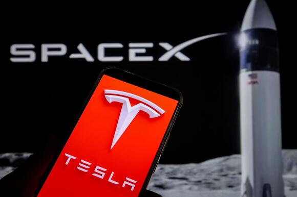 Stocktwits Wall Street Wrap: Analysts Turn Bullish On SpaceX, Tesla, But Netflix And Chipotle Face Fresh Downgrades Amid Growth Concerns