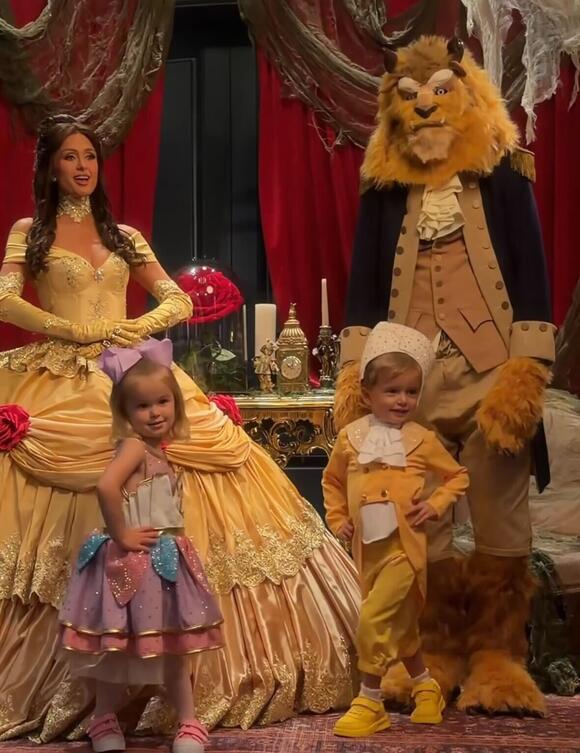 Paris Hilton Shared Her Family Halloween Pics & Everyone's Saying The ...