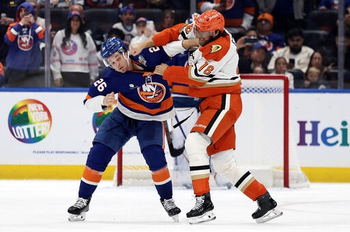 Islanders score 3 1st-period goals, beat Ducks 3-2 for 2nd straight win