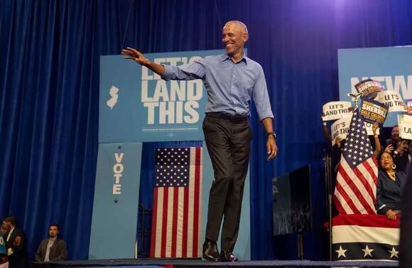 Barack Obama Shares His Favorite Books of 2025 - NewsBreak