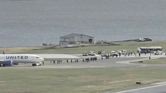 Bomb threat on plane forces all flights to be shut down at DC airport: reports - NewsBreak