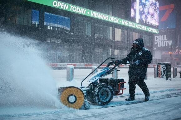Dangerous winter storm arrives in NYC, Tri-State Area with heavy snow ...