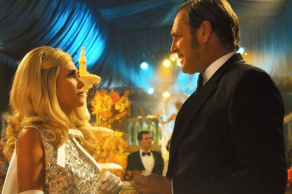 Yellowstone star 'unrecognisable' in first-look at 'exquisite' comedy's  comeback - NewsBreak