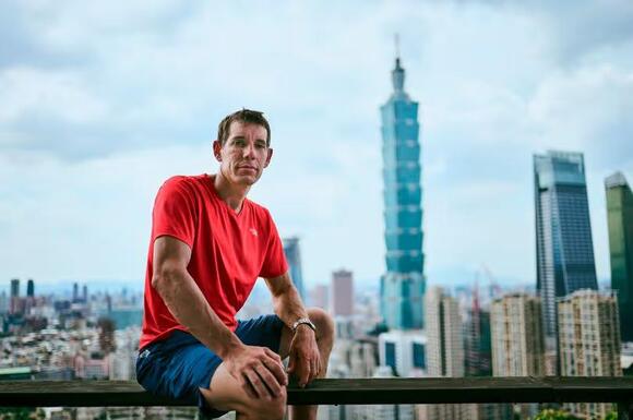 Alex Honnold's skyscraper climb 'unable to proceed' after Netflix's two ...
