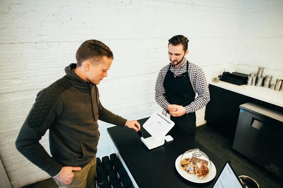6 Times People Feel Pressured To Tip Even When They Shouldn’t - NewsBreak