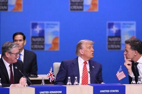 World leaders laugh and brand Trump a 'tosser' while gossiping behind ...