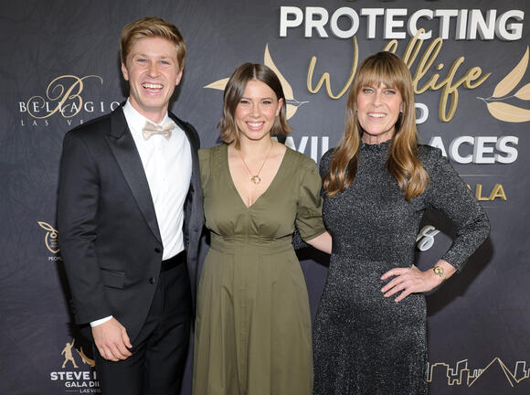 Robert Irwin Gives Update on Bindi Irwin’s Health Amid Endometriosis ...