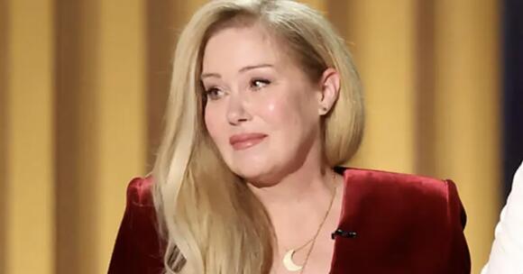 married-with-children-star-christina-applegate-54-method-of-coping