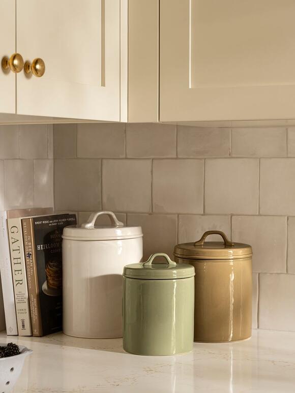 Sarah Paulson’s Small Kitchen Is a Masterclass in Making White Feel ...