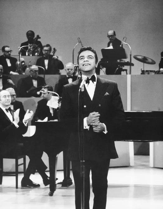 89-Year-Old Johnny Mathis Bids Farewell With Final Performance In New ...